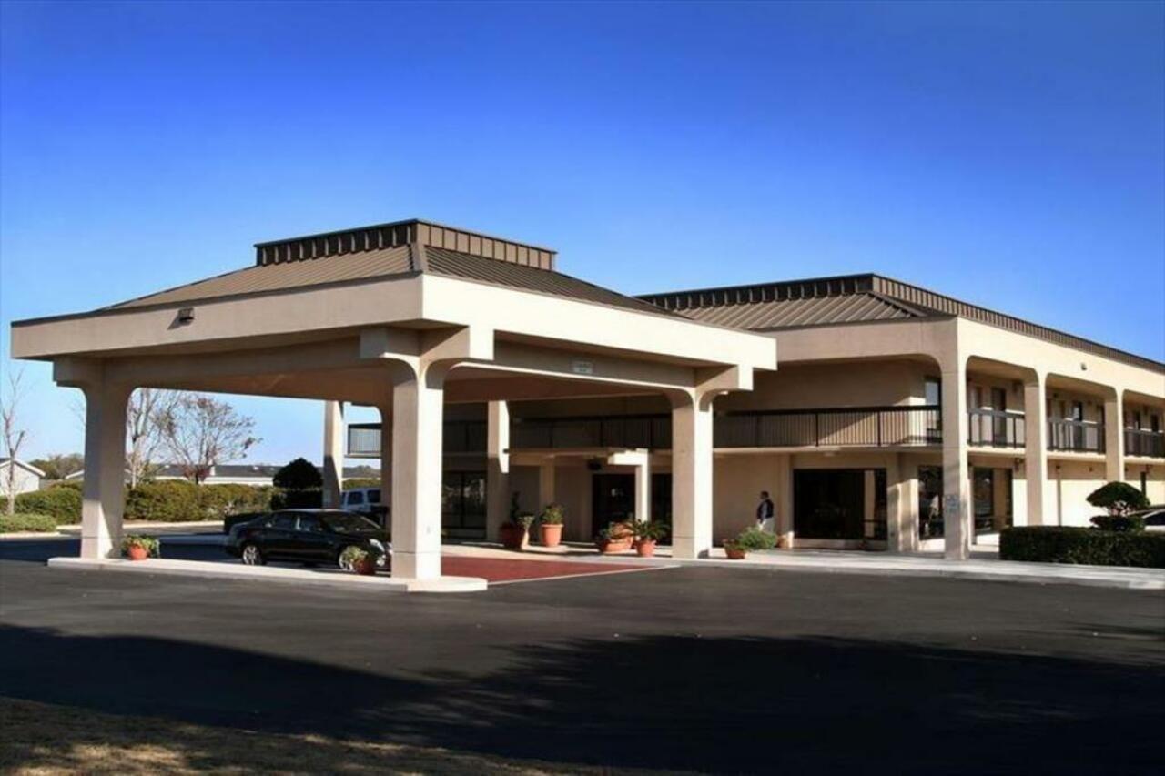 Dublin Inn And Suites Exterior photo
